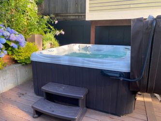 South Seas 6 person hot tub