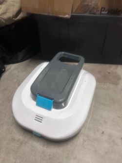 Robotic swimming pool vacuum