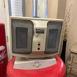 Holmes Twin Ceramic Space Heater  Please Read the description 