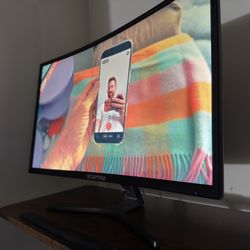 FHD 1080p Curved 144Hz Gaming Monitor– Great Condition | For Sale 💲100 | Willing to Trade / Open to Trade