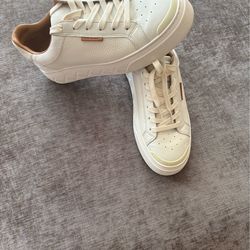 TORY BURCH , ORIGINALES NUEVOS BLANCOS SIZE 9, MUY CÓMODOS Y ELEGANTES NUEVOS , NO TIENEN CAJA