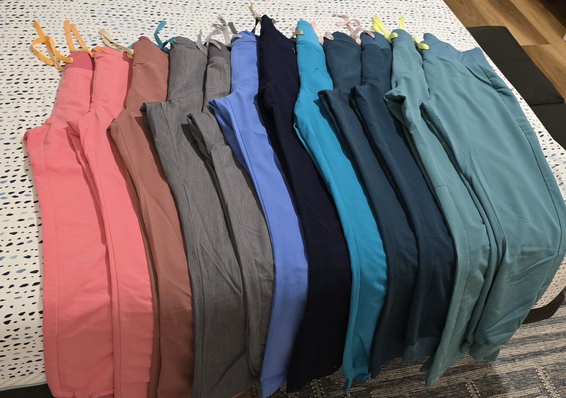 Women's Figs Scrubs (S Bottoms, XXS Tops, XS Tops) Bright Teal