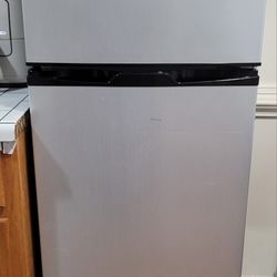 Frigidaire 7.5 Cu. ft. Refrigerator, Platinum Series, Standard Door Style - Stainless Look