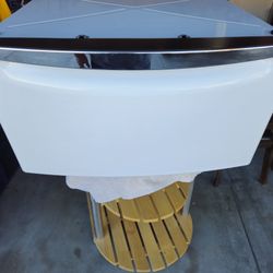 Pedestal Dryer Or Washer (1) 