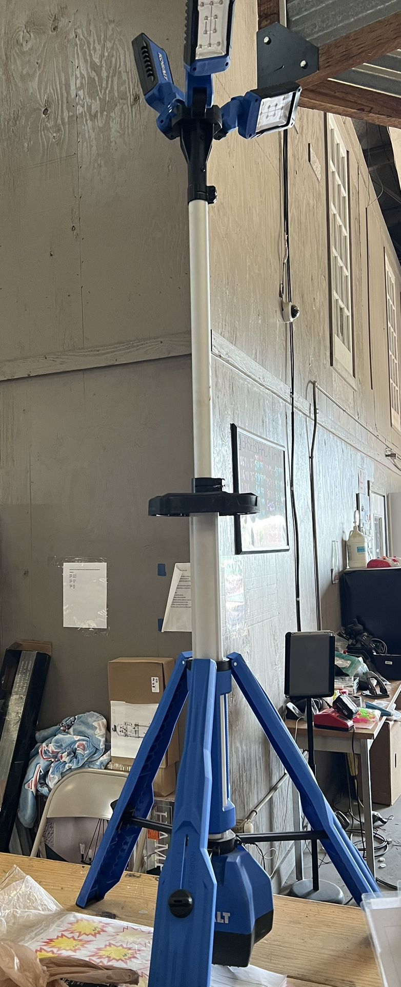 Kobalt 24v Tripod Tower Light