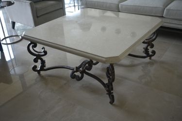 KREISS COFFEE TABLE