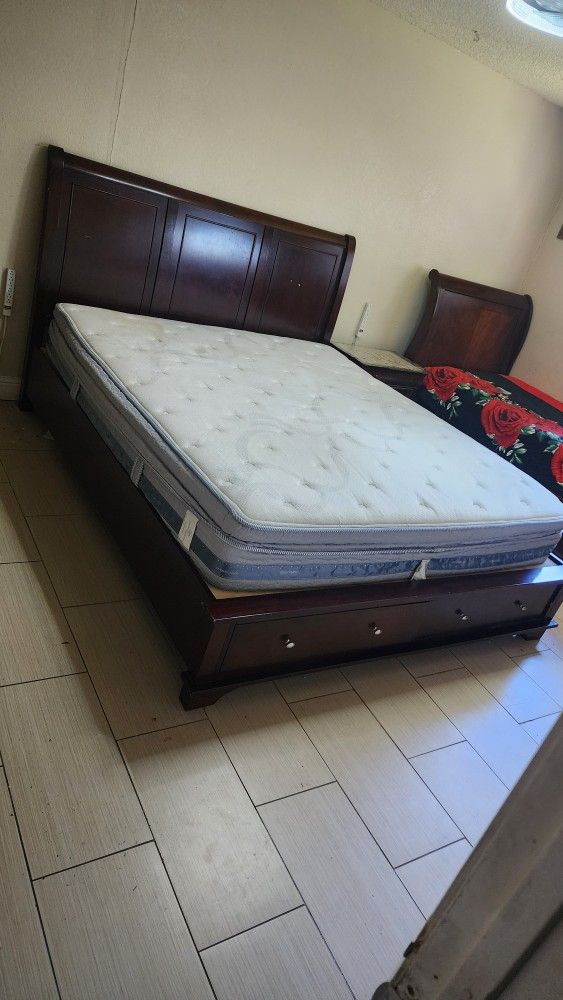 Cal King Bed With Mattress 