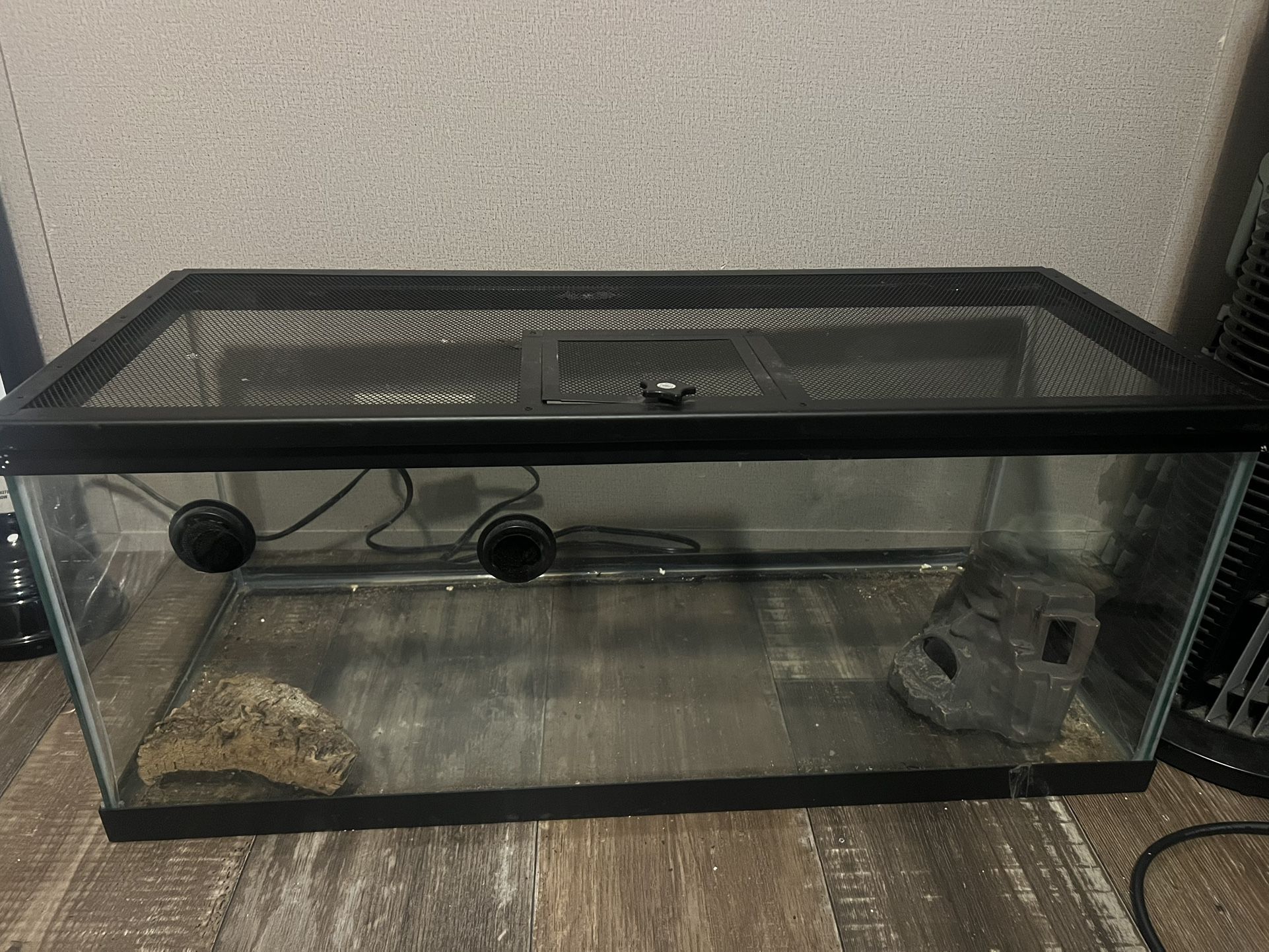 20 Gallon aquarium