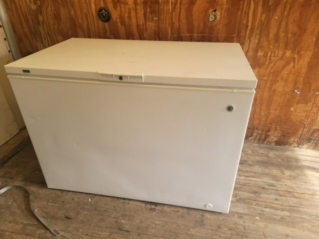 CHEST FREEZER