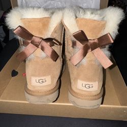 Women Uggs size 8