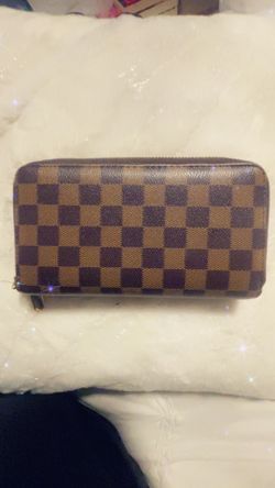 Daisy Rose checkered wallet