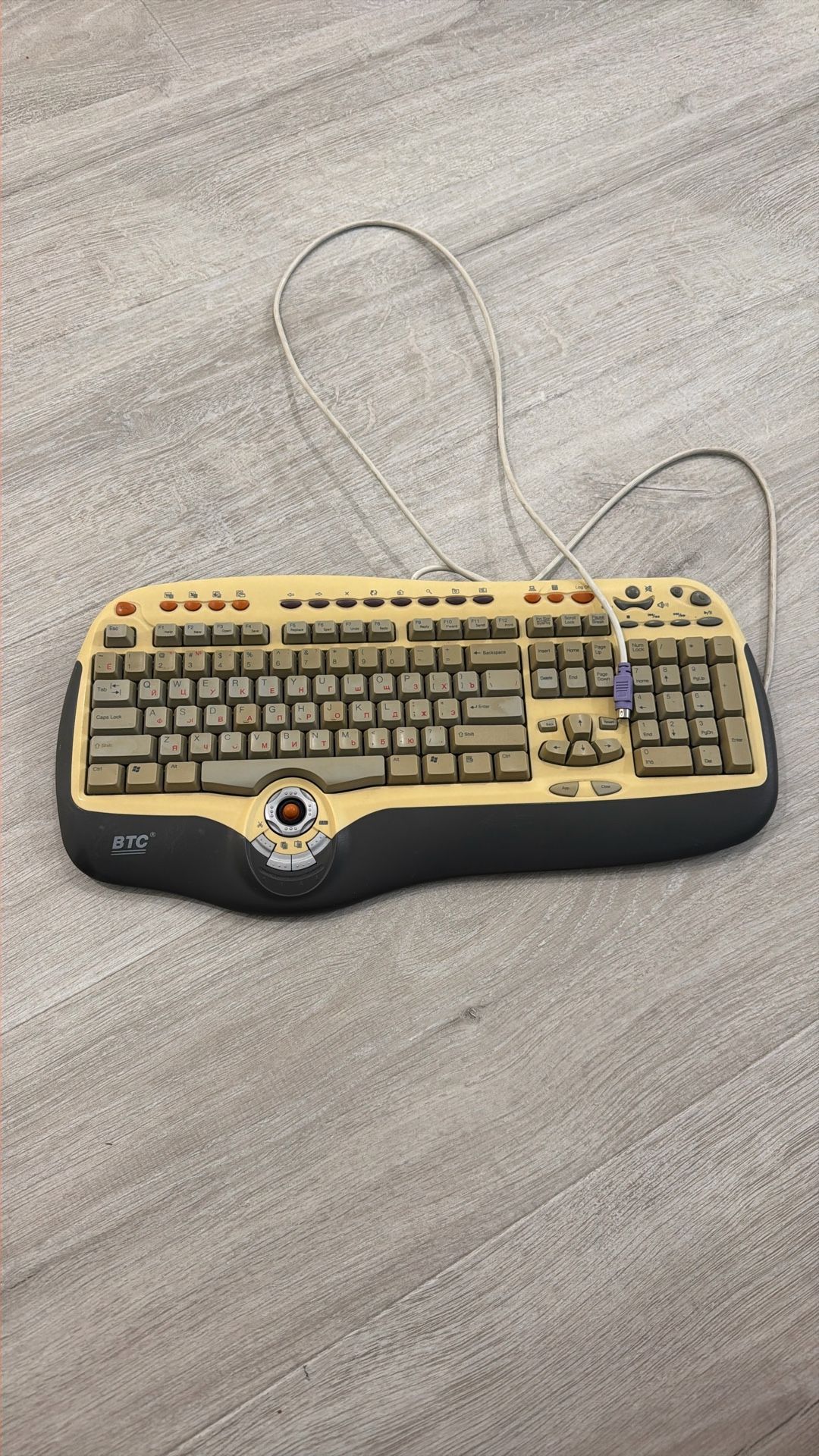 Old BTC 8190 PS/2 Keyboard *FREE*