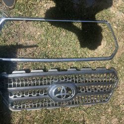 2016 Toyota Tacoma Grill