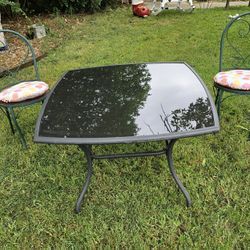 Beautiful Set of two Vintage ice cream parlour wrought iron chairs and a table6