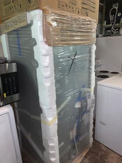 Brand New Maytag 30" stainless steel bottom freezer fridge with 6 months warranty