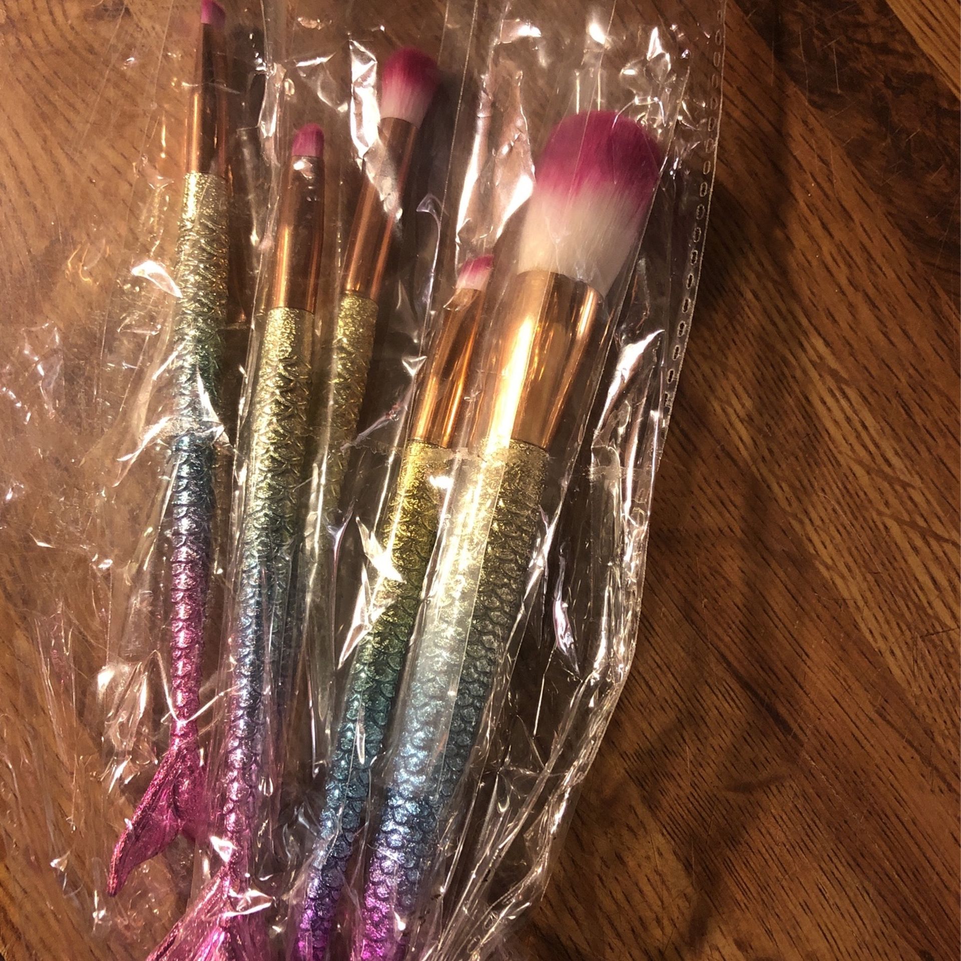 Mermaid π§π»ββοΈ Make Up Brushes Very New!!!β 5 Brushes.