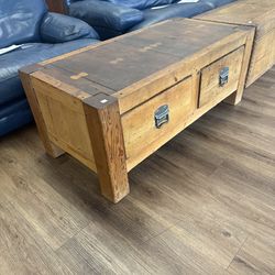 Stunning Rustic coffee table w/drawers