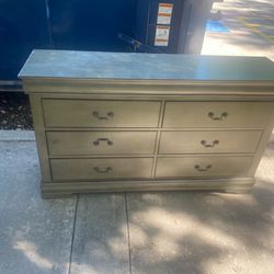 Dressers and Night Stands 