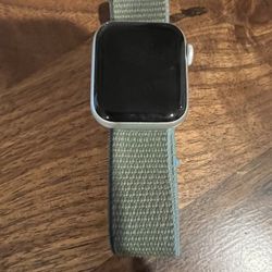 Apple Watch SE GPS Silver With Inverness Loop