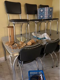 Diner table with 6 chairs.
