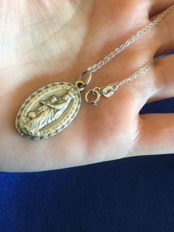 Silver religious pendant necklace / Our Lady of Victory 🌿🌹