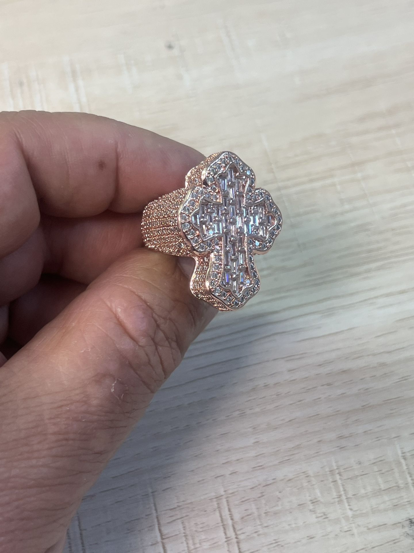 Rose gold iceout cross men’s ring available in all sizes 🔥🔥