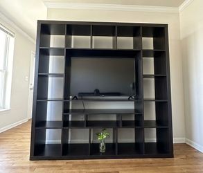 Entertainment center
