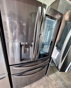 LG 4‑Door French Door Fridge — Black Stainless, Ice/Water