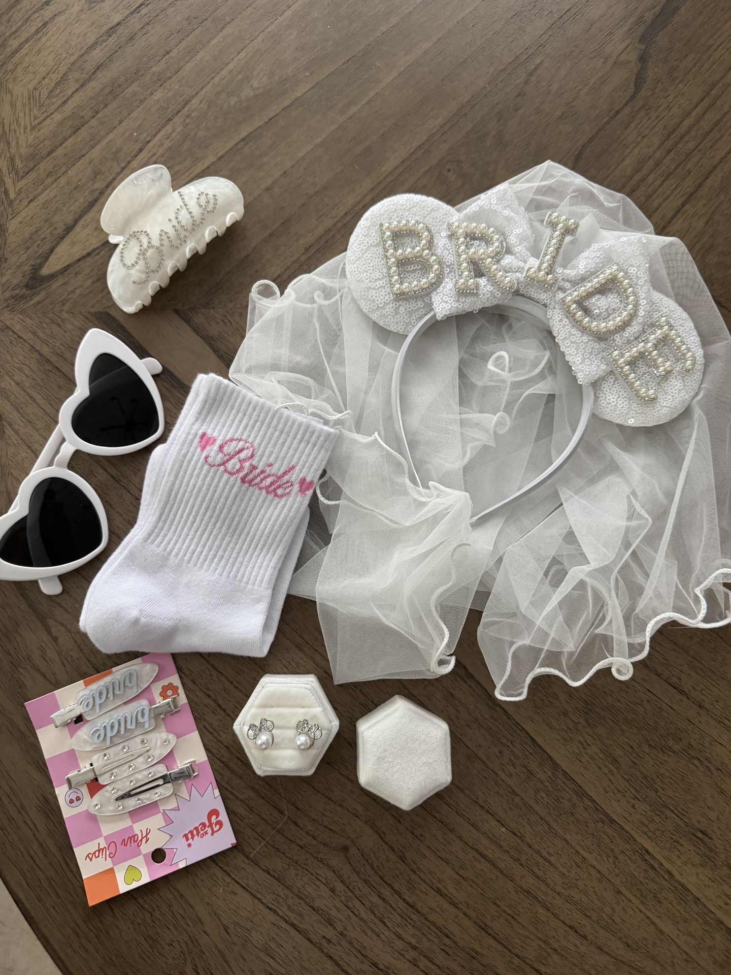 Bride accessories