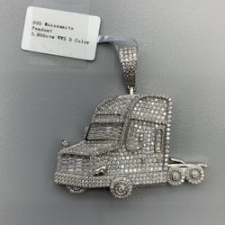 925 Moissanite Truck Pendant 3.809ctw VVS D COLOR