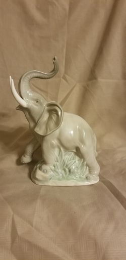 NAO LLADRO ELEPHANT