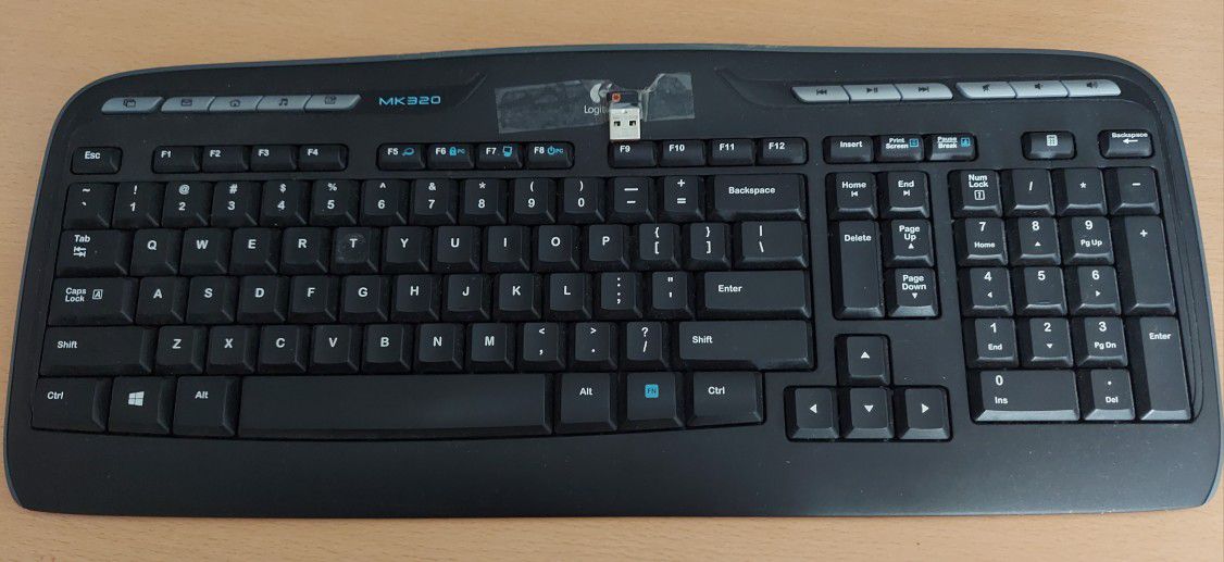 Logitech - Keyboard MK320 Full-size Wireless

