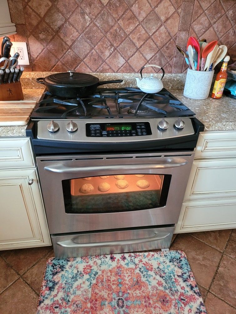 Like New Stainless Steel Gas Stove And Over Counter Microwave