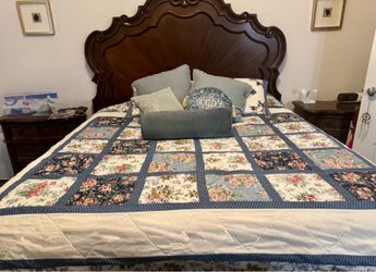 Beautiful King Bedroom Set  ! $800! Excellent Condition!!!!