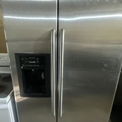 Ge Fridge Pretty New 