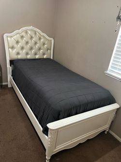 Twin bed frame mattress and box spring
