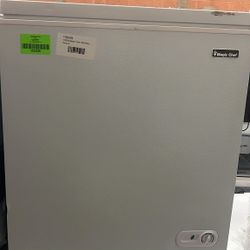 Magic Chef HMCF5W4 5.0 cu. ft. Chest Freezer HPX