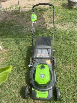 Greenworks Cordless Electric Lawn Mower