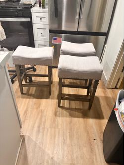 3 bar stools