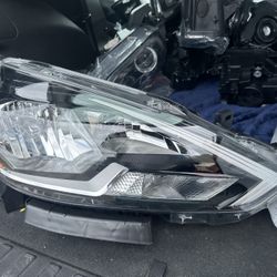 Nissan Sentra 2016-2019 Right (Passenger) Headlight 