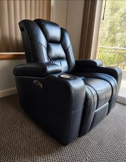 BLACK LEATHER RECLINER CHAIR πͺLEDβs, cupholders, storage