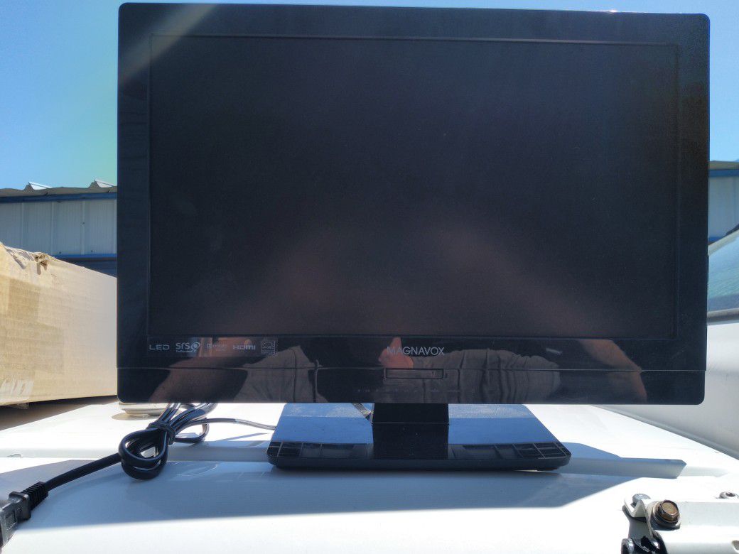 19 in LED LCD TV / monitor