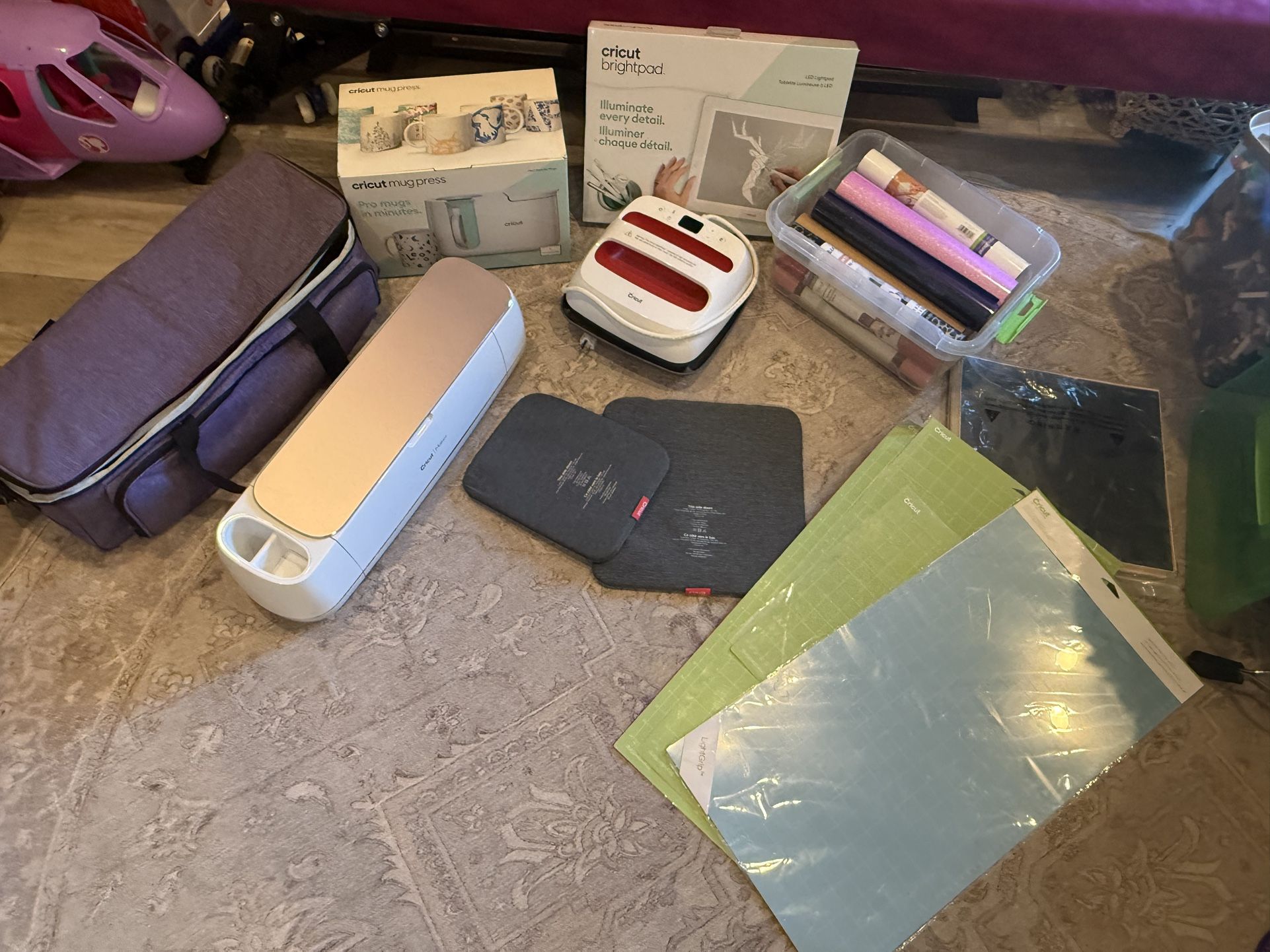 Cricut With Heat Press, Bright pad, Mug Press