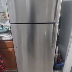 GE side 28 great condition  warranty  ready to deliver $400