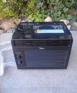 Air Conditioner Black Blows Ice  Cold Air 5,000 BTU's