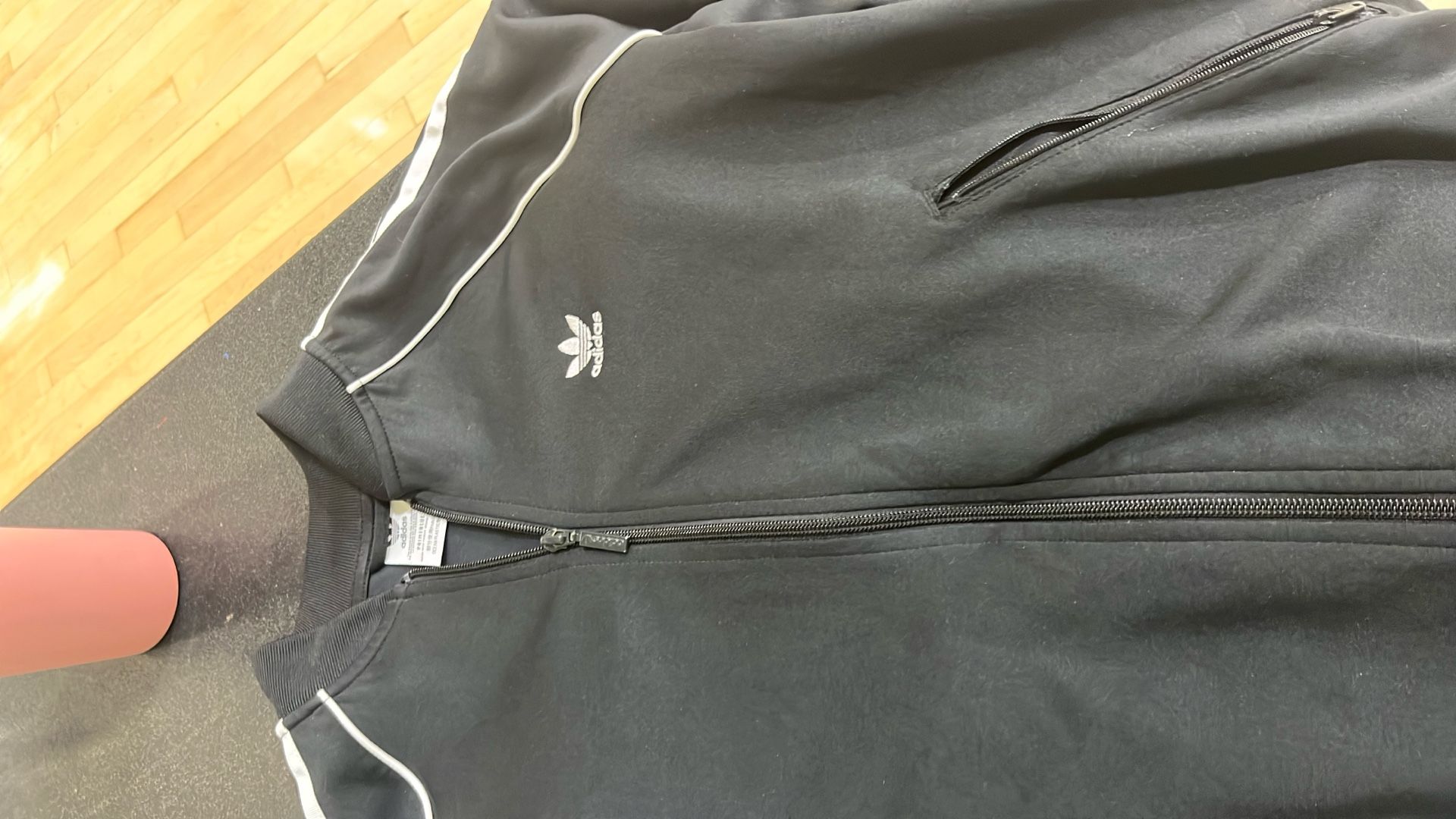 Adidas sweater Used no shipping