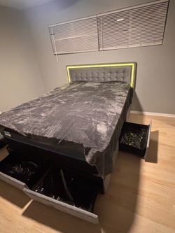 QUEEN LED BED