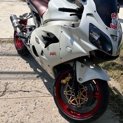 2002 Kawasaki Zx9 R  5800 Miles  Runs Like New Bike Is  Very Fast