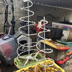 FREE OUTDOOR Christmas Light UP Tree Decorations 