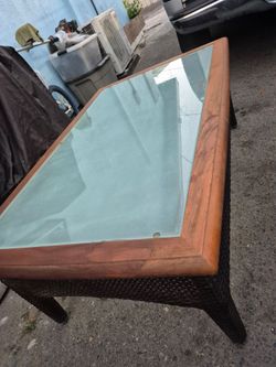 Patio center table wood/glass/wickered